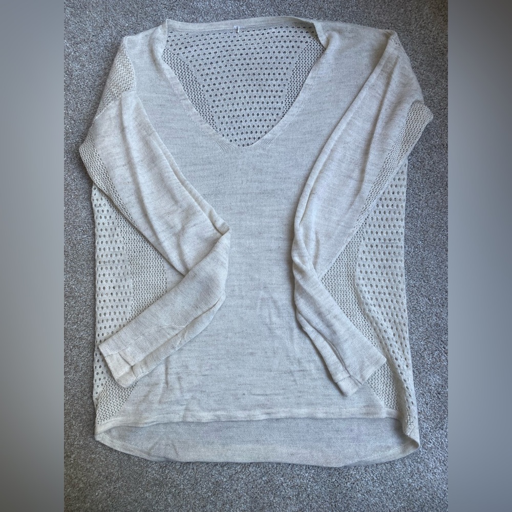 Women’s lululemon knit sweater thin material cream tone